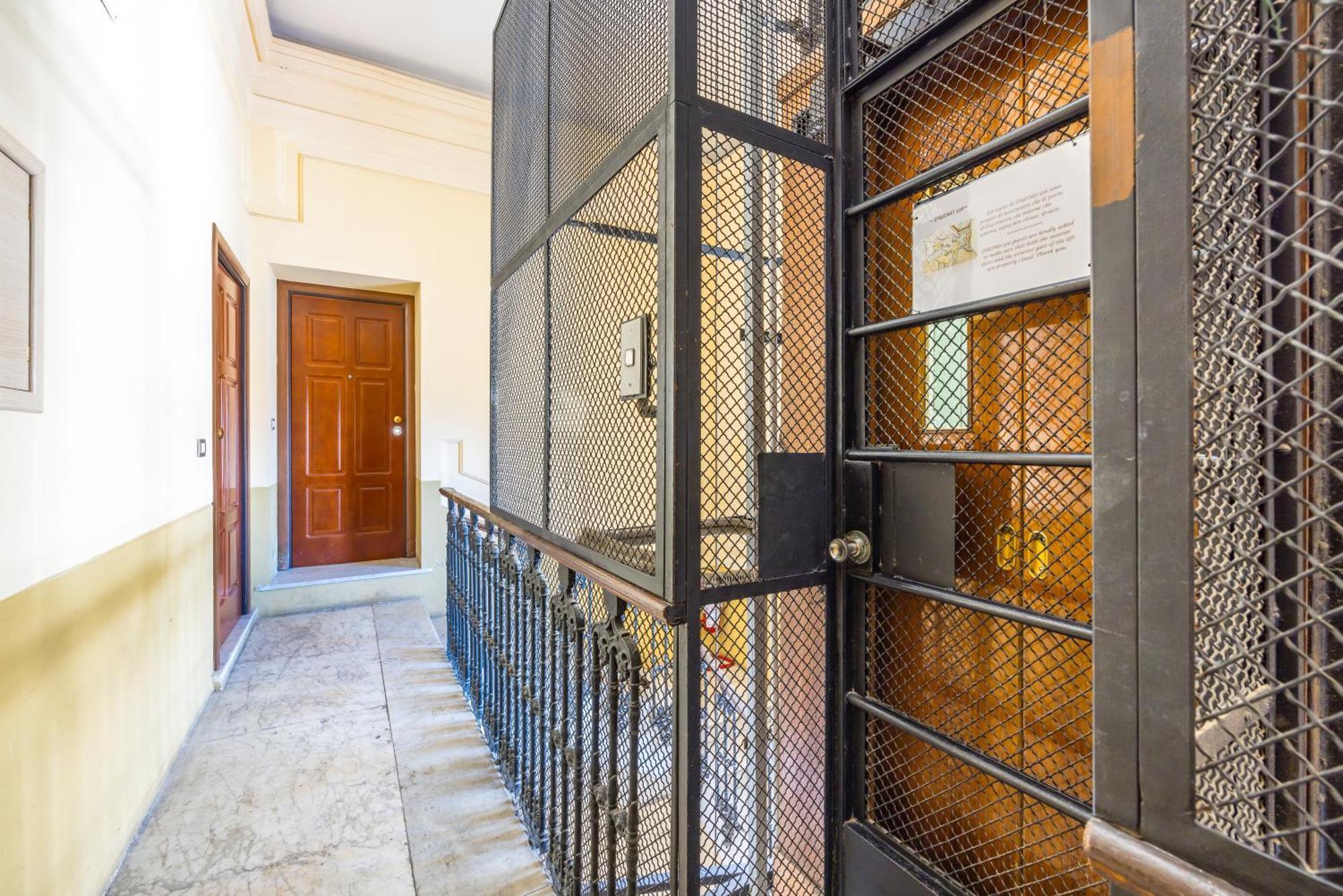 Апартаменты Duomo Grand Family Loft Неаполь Экстерьер фото